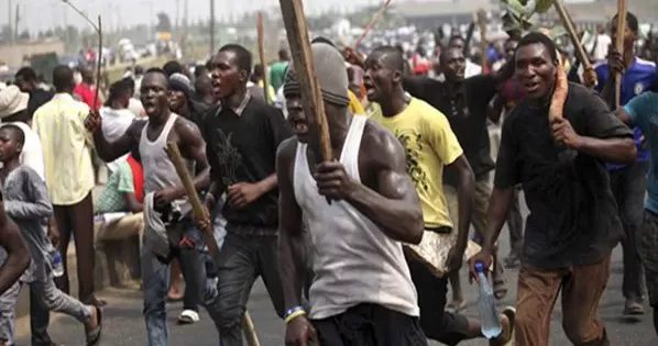 hoodlums-attack-olusola-okes-convoy-tvc