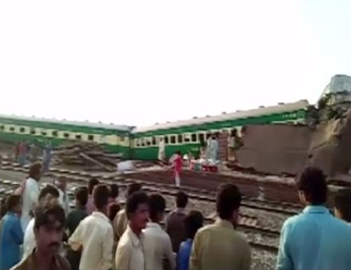 Pakistan train collision