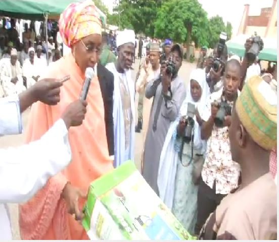 Federal govt present relief materials to IDPs in Zamfara