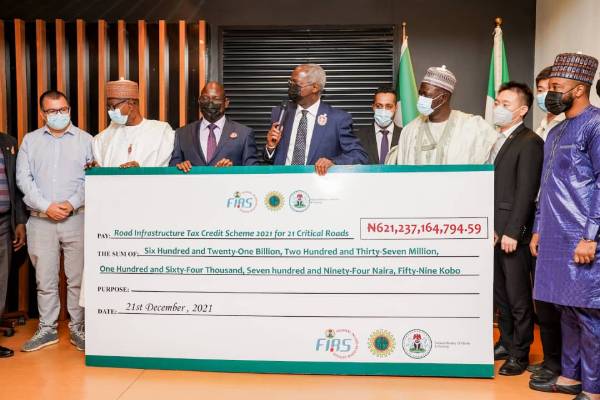 NNPC Presents Cheques