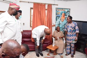 Akeredolu condoles with former deputy governor, Olanusi over wife’s death