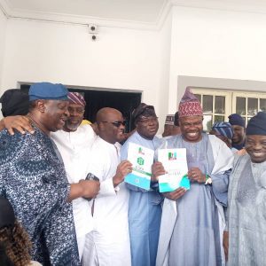 Just In: Amosun picks N100m APOC Presidential form