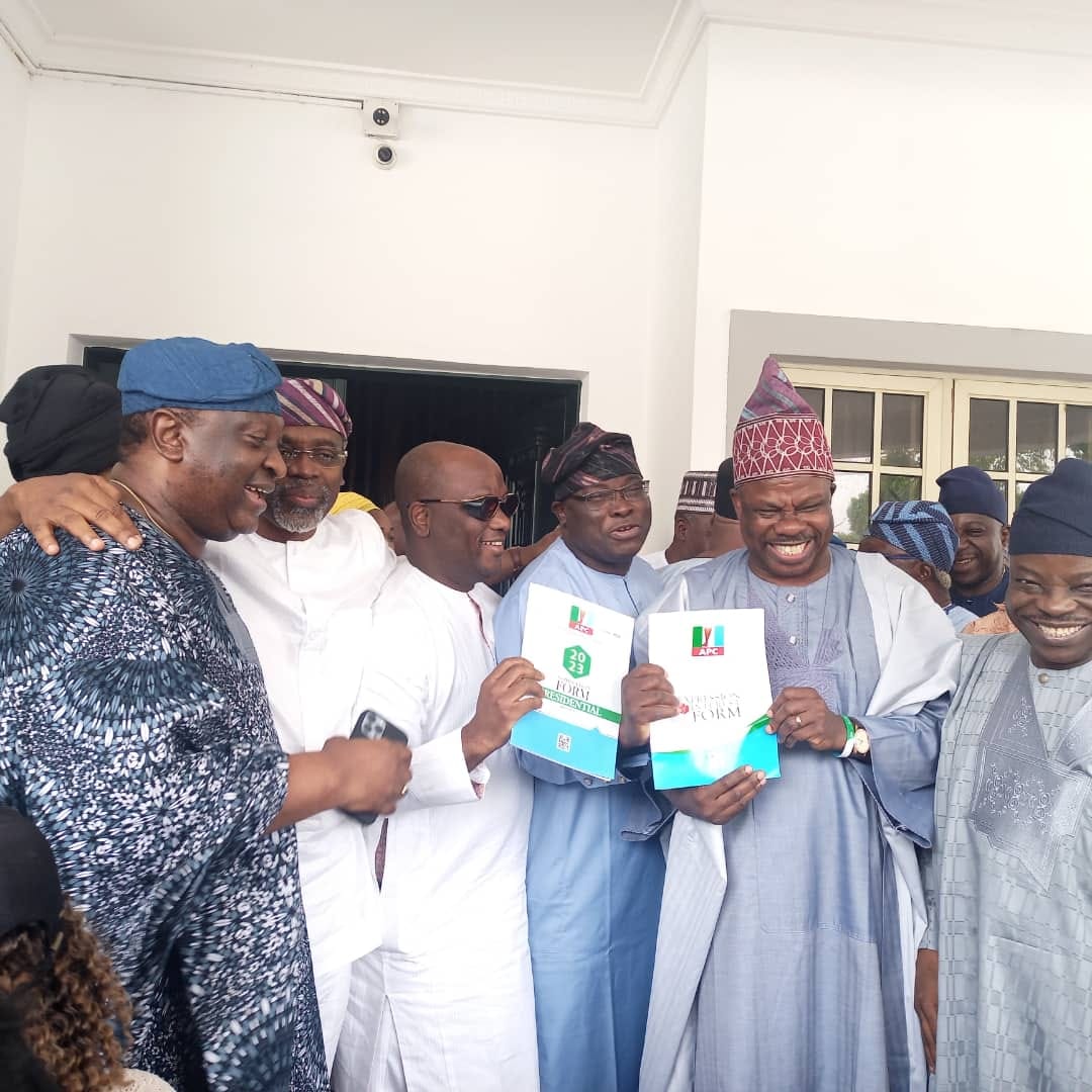 Just In: Amosun picks N100m APOC Presidential form