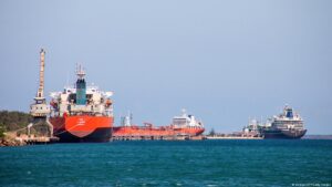 US Relaxes Oil Restrictions, Allows Conditional Resale of Venezuelan Crude to Cuba